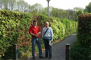 Arjen Roos (Links) en Arno Sparidaens van Lijst Smolders op bezoek in de Heikant