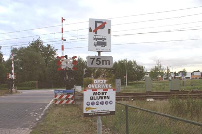 spoorwegovergang bij de Mortel in Udenhout